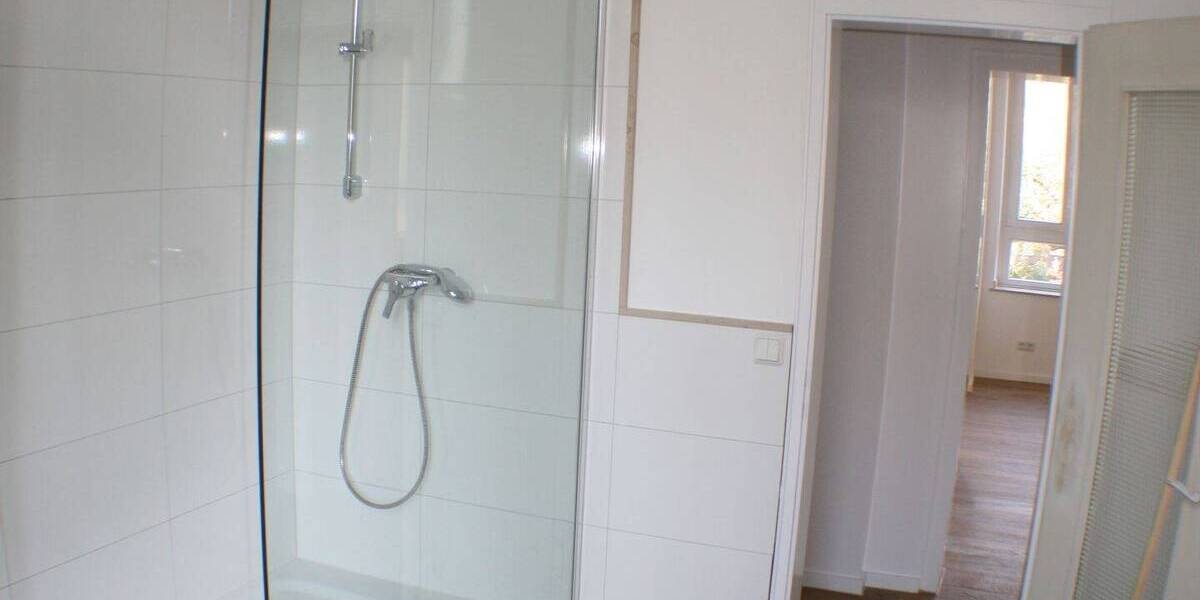 DU , Dellpl.25, 2.OG, 85 m², 2 Zi, Flur, Küche, Bad,Balkon,zusätzl.ein App. 1 Zi.,Flur,WC,1 gr.Einbauschrank 3 zimmer