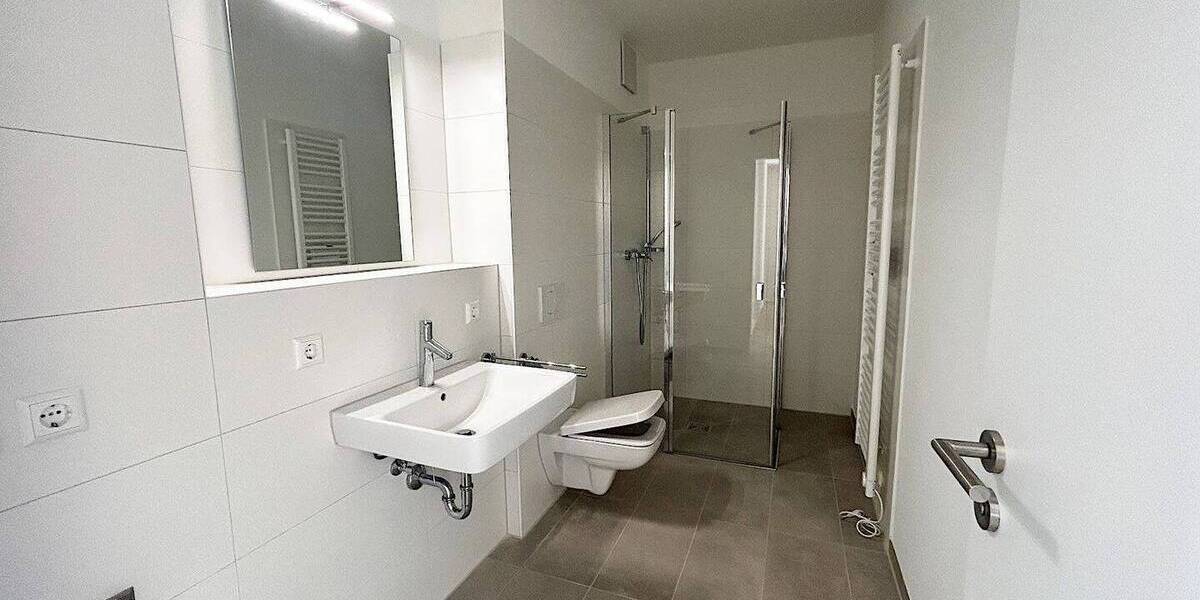 Exklusives Wohnen im 4. Obergeschoss: Traumhafte 3-Zimmer-Neubau-Wohnung mit Dachterrasse 3 zimmer