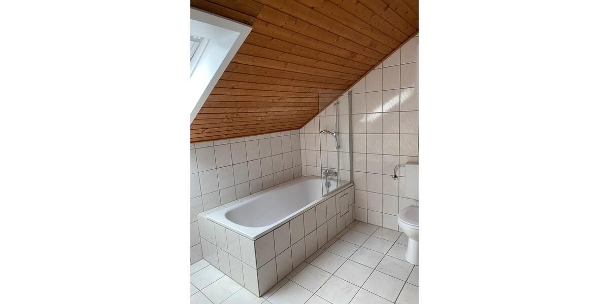 Dachgeschoßwohnung Pracht - 2 Zimmer, 70 m&sup2;, 815&euro; | Angebot:25483161