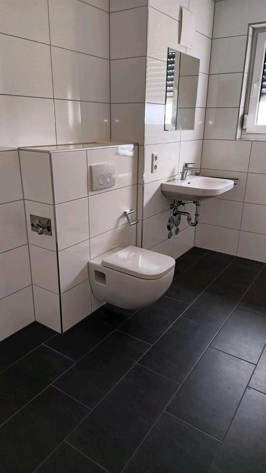 moderne helle Wohnung mit Fußbodenheizung, Balkon und Garage