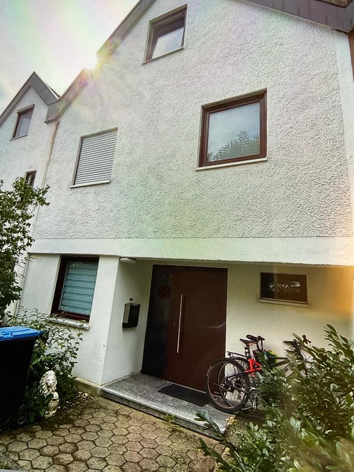 Landsberg am Lech: Gepflegtes Reihenhaus mit Balkon und Terrasse