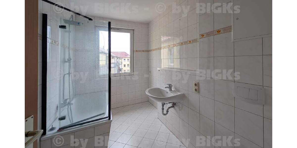 BIGKs: Suhl-Leninring: 3 Raum Wohnung Suhl,sep.Küche,Wannenbad, Balkon (-;) - Etagenwohnung Suhl Suhl Leninring | Angebot:26418687