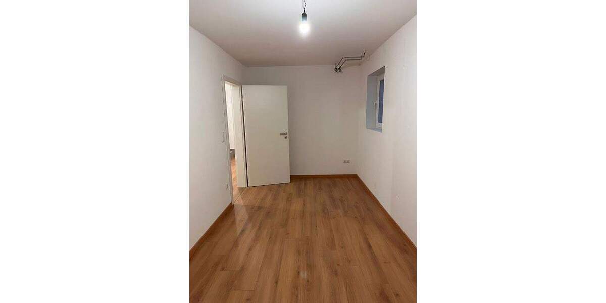 Schöne Doppelhaushälfte 5 zimmer