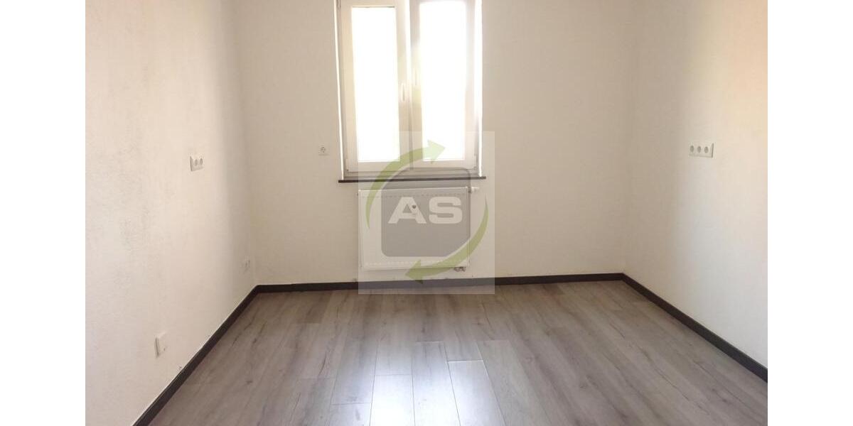 Erdgeschoßwohnung Meerane - 3 Zimmer, 82 m&sup2;, 595&euro; | Angebot:26098087