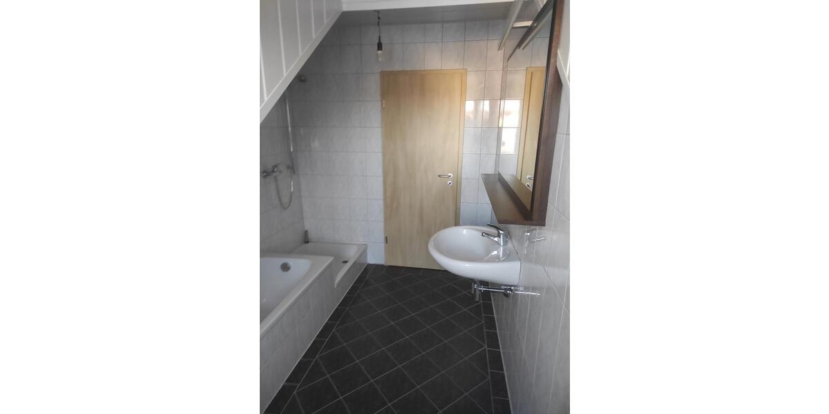 Dachgeschoßwohnung Wettstetten - 3 Zimmer, 85 m&sup2;, 930&euro; | Angebot:26030600