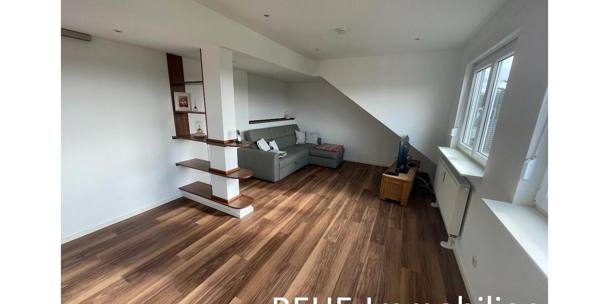 Dachgeschoßwohnung Duisburg Hamborn - 2 Zimmer, 82 m&sup2;, 758&euro; | Angebot:26562111