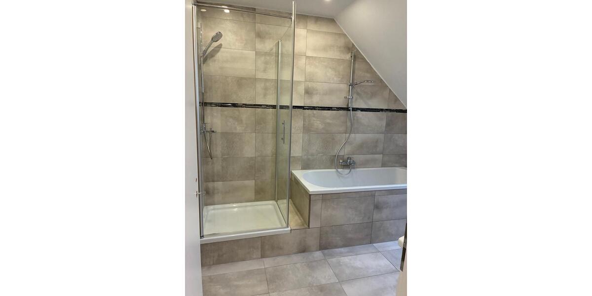 Dachgeschoßwohnung Rösrath - 3.5 Zimmer, 67 m&sup2;, 1.150&euro; | Angebot:24763824