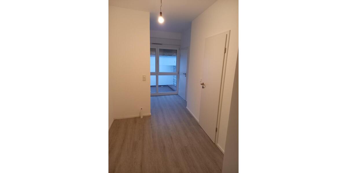 Ruhige, frisch renovierte Wohnung 3ZKBB große Terrasse 1 zimmer