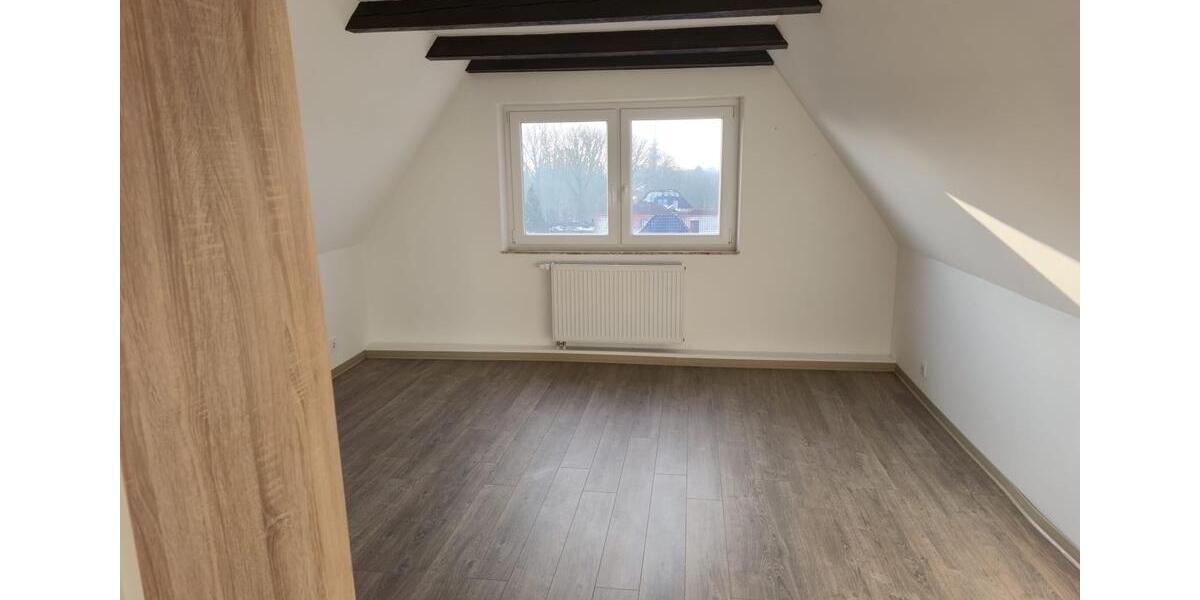 Dachgeschoßwohnung Emden - 3 Zimmer, 100 m&sup2;, 1.200&euro; | Angebot:24785331
