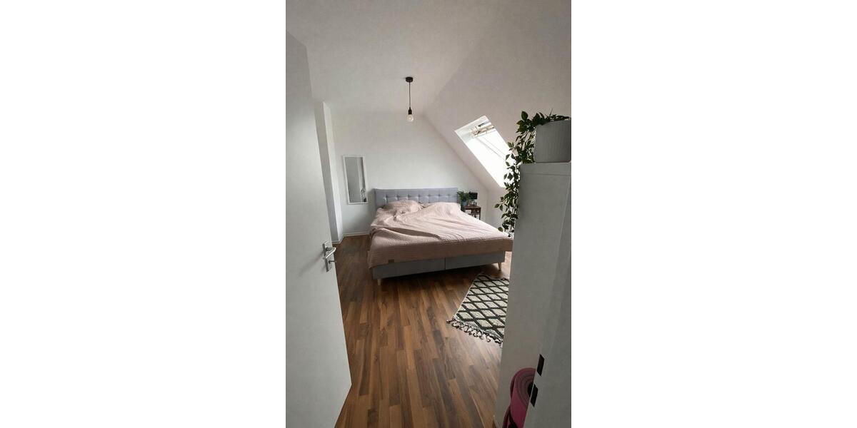 Dachgeschoßwohnung Garbsen Berenbostel - 2.5 Zimmer, 67 m&sup2;, 649&euro; | Angebot:26005637