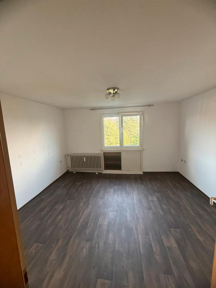 2 Zimmer Wohnung mit Gäste WC frisch renoviert zimmer