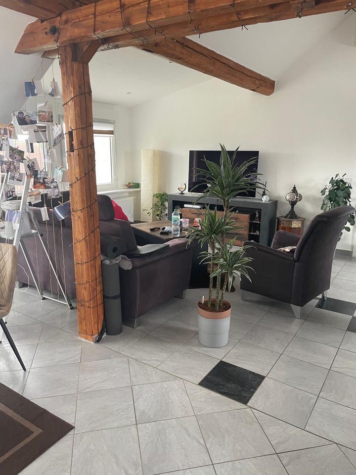 Renovierte 2-Zimmer Wohnung mit Einbauküche und Klimaanlage zimmer