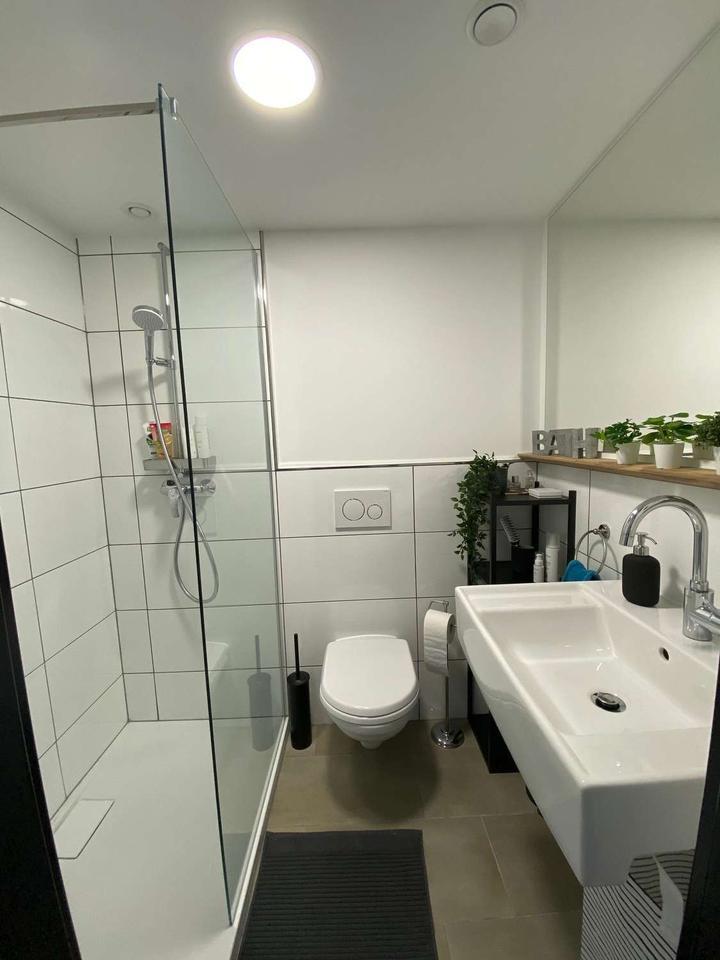 Coliving in Düsseldorf: Möbliertes Zimmer mit eigenem Bad 1 zimmer