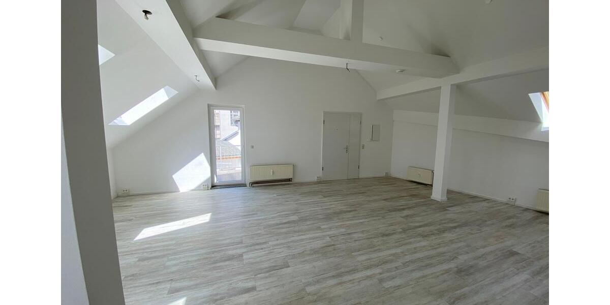Dachgeschoßwohnung Greiz - 4 Zimmer, 152 m&sup2;, 836&euro; | Angebot:26462524
