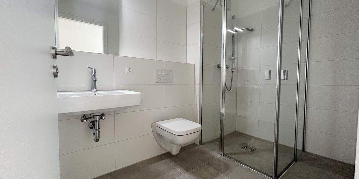 Moderner Wohnkomfort - viel Platz + Freiraum! 5 Zimmer + Süd-Balkon, Einbauküche, 2 Bäder, Aufzug 5 zimmer