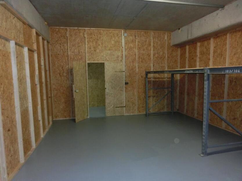 Lagerraum 2304im 2 OG mit 33 m² . Mit Aufzug zu erreichen zimmer