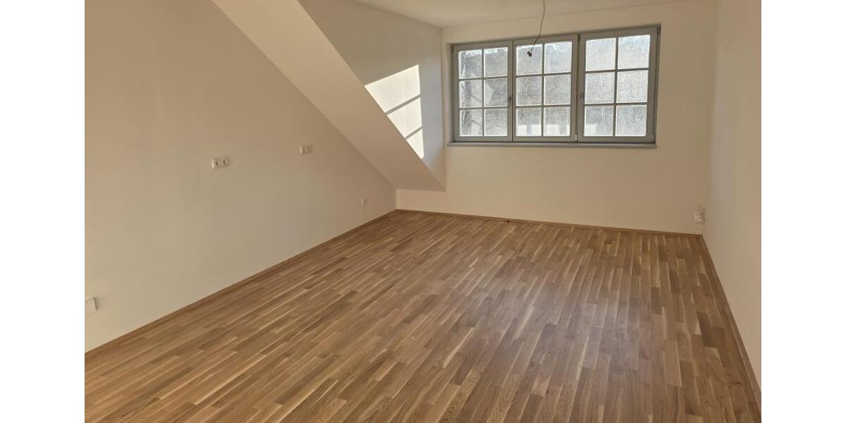 Dachgeschoßwohnung Pirna - 3 Zimmer, 104 m&sup2;, 1.149&euro; | Angebot:25422974