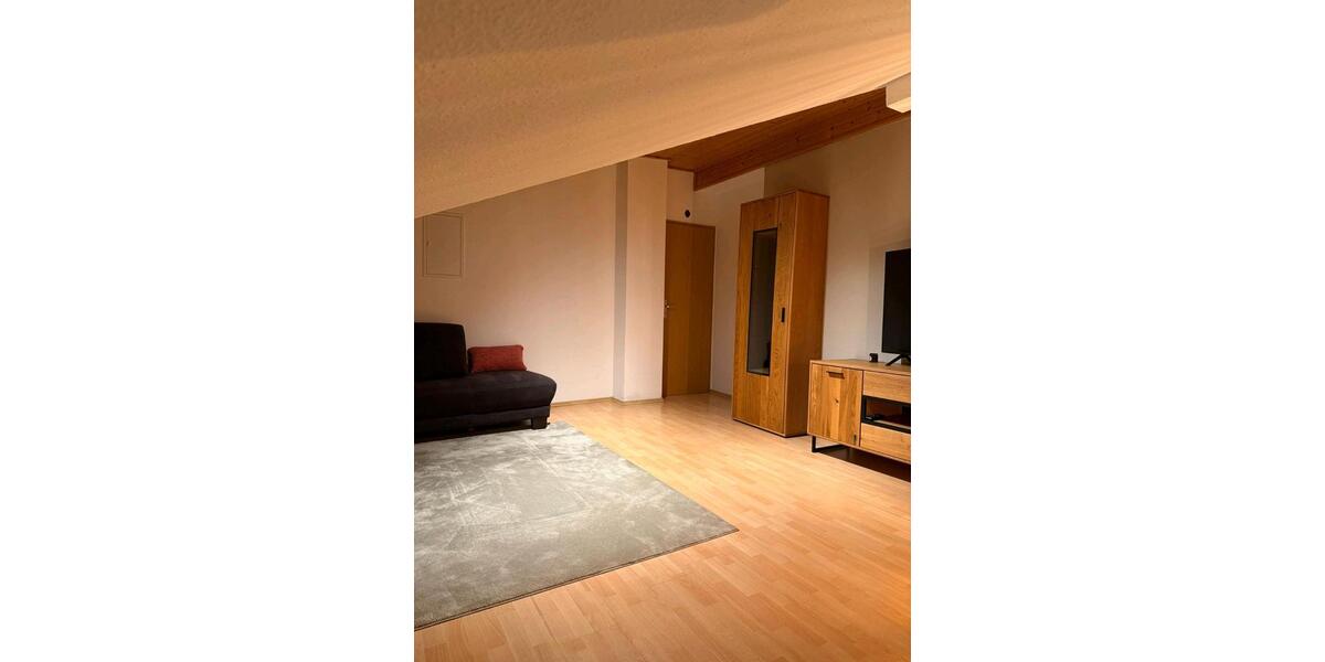 Dachgeschoßwohnung Hofbieber - 3 Zimmer, 100 m&sup2;, 850&euro; | Angebot:23717072