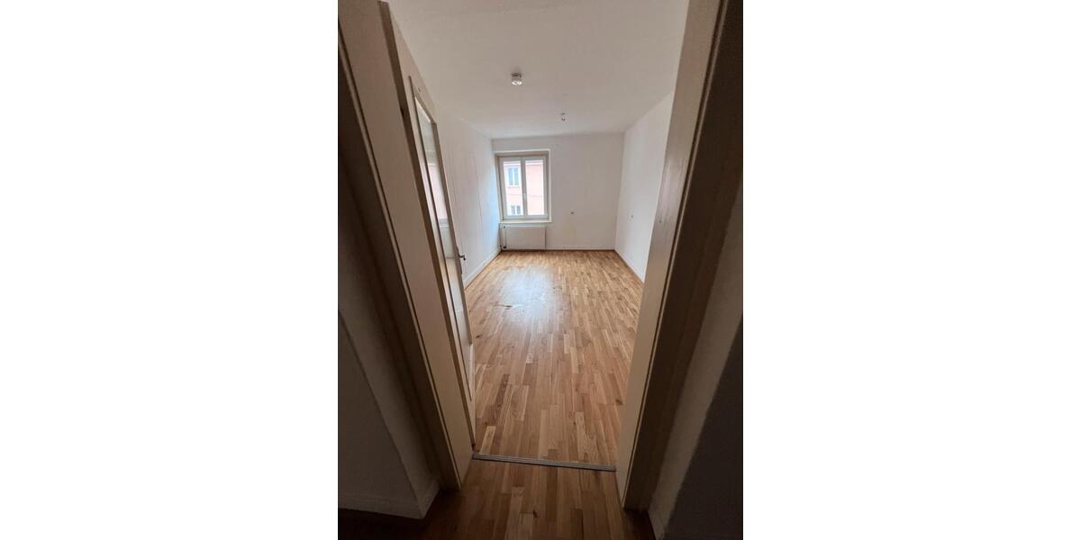 Etagenwohnung Augsburg - 5 Zimmer, 105 m&sup2;, 1.450&euro; | Angebot:25951794