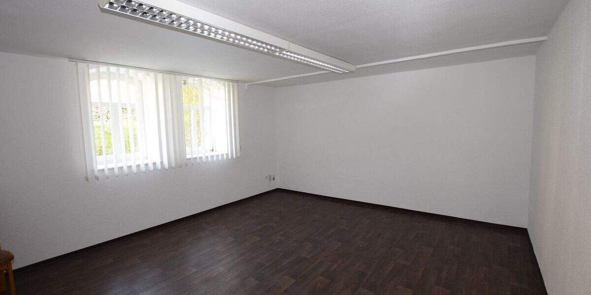 Gewerbeobjekt Naumburg - 2 Zimmer, 45 m&sup2;, 225&euro; | Angebot:25697602