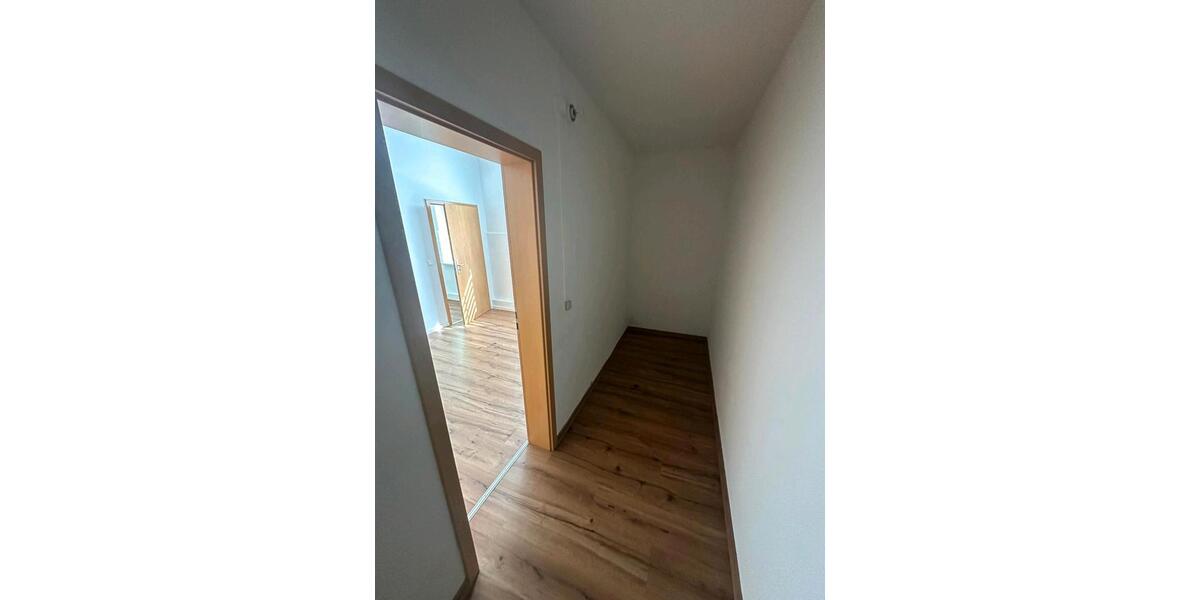 Erdgeschoßwohnung Flöha - 3 Zimmer, 725 m&sup2;, 450&euro; | Angebot:25903580