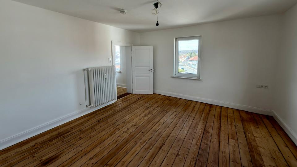 Dachgeschoßwohnung Hessisch Lichtenau - 4 Zimmer, 116 m&sup2;, 850&euro; | Angebot:26010384