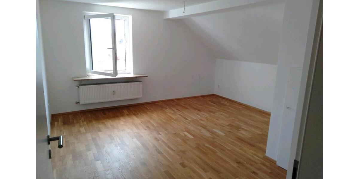 Dachgeschoßwohnung Hof Altstadt - 3 Zimmer, 118 m&sup2;, 660&euro; | Angebot:26038524