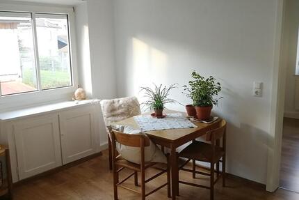 Ideal - zentral! Topp renovierte 2- Zimmer-Altbauwohnung zu vermieten in Zwiesel Mehrfamilienhaus mit 8 Wohneinheiten. Sehr gepflegt durch laufende Renovierung. Helle Wohnung im 1. Stock,... 2 zimmer