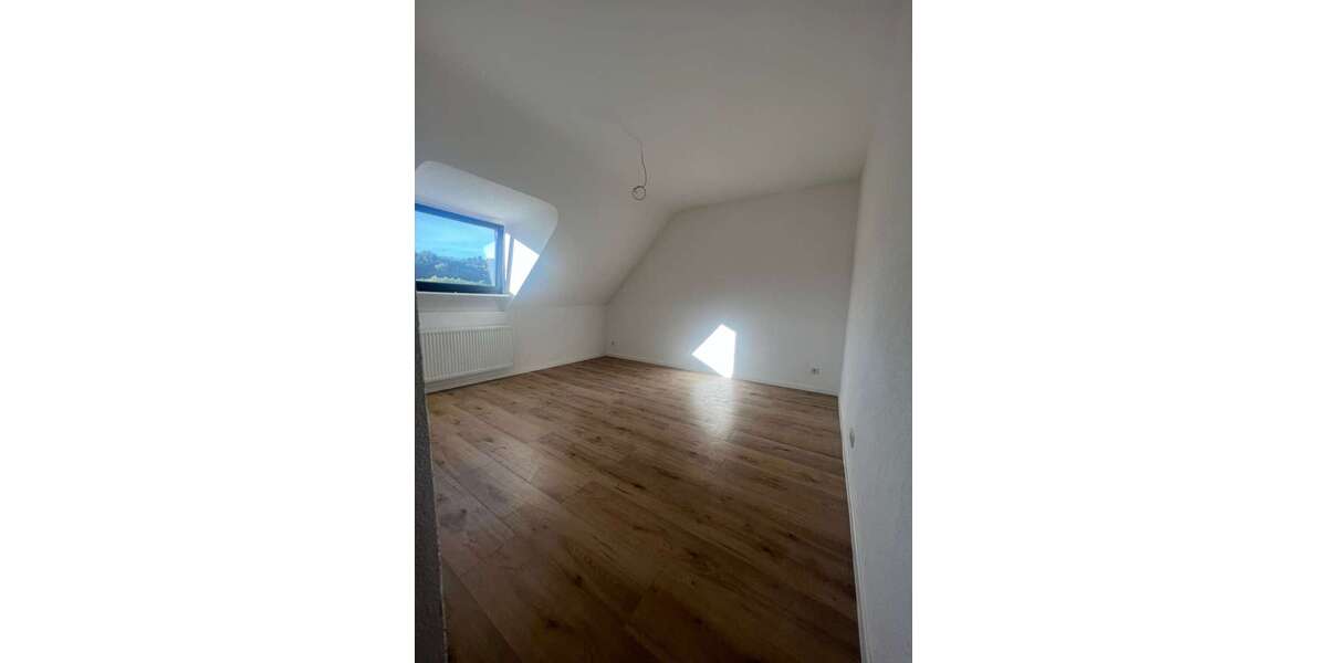 Sanierte und gepflegte 3ZKB Dachgeschosswohnung in St. Ingbert-Rentrisch - Dachgeschoßwohnung Sankt Ingbert | Angebot:27197100
