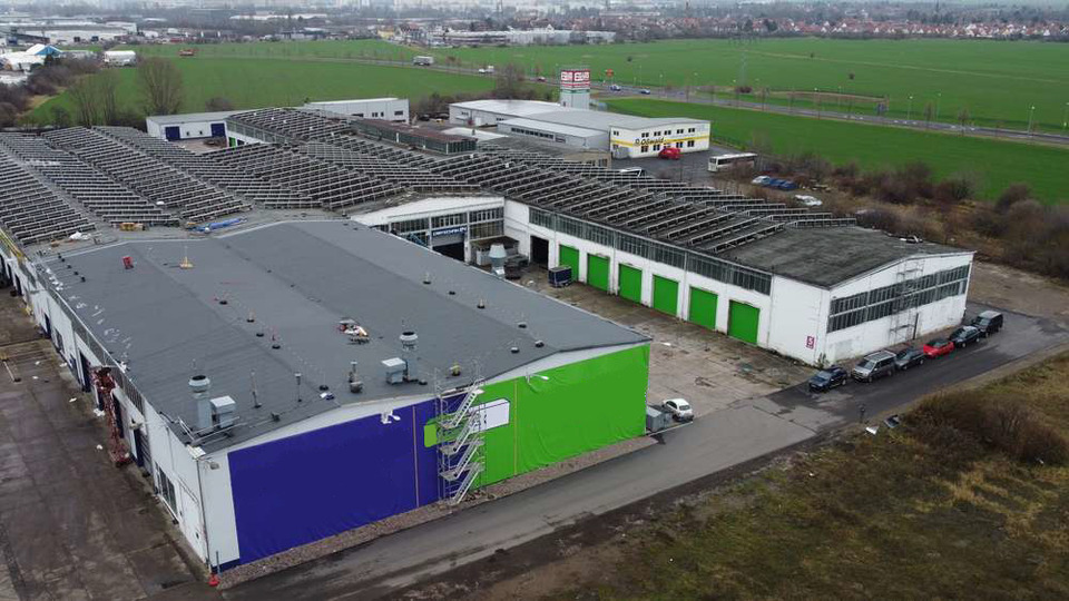 Preiswerte Hallenflächen direkt an der A71 – 247 Nutzung möglich