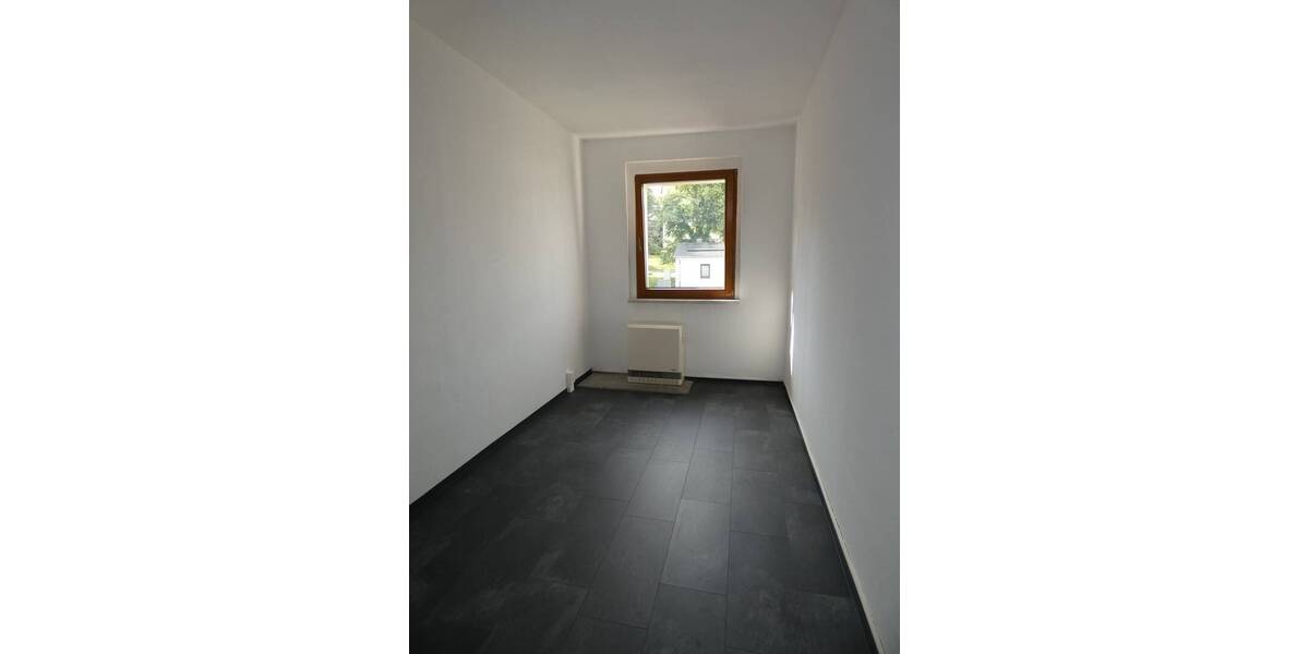 Etagenwohnung Fraureuth - 3 Zimmer, 58 m&sup2;, 380&euro; | Angebot:26741542