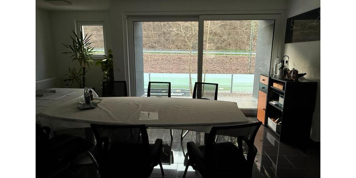 Etagenwohnung Saarbrücken Neue Bremm - 4 Zimmer, 160 m&sup2;, 2.400&euro; | Angebot:26023054