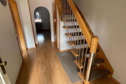 Sofort verfügbare 4-Zimmer-Wohnung auf zwei Etagen mit Garage 4 zimmer