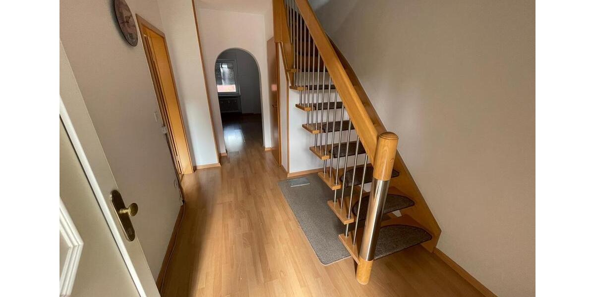 Sofort verfügbare 4-Zimmer-Wohnung auf zwei Etagen mit Garage 4 zimmer