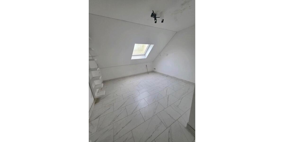 Dachgeschoßwohnung Saarbrücken Bübingen - 3 Zimmer, 90 m&sup2;, 1.000&euro; | Angebot:25907070