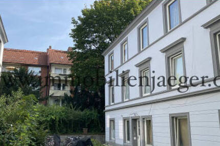Barmbek-Süd im Hinterhof - modernsierte Altbau-Wohnung im 2.OG - Holzdielen - Duschbad - ab sofort