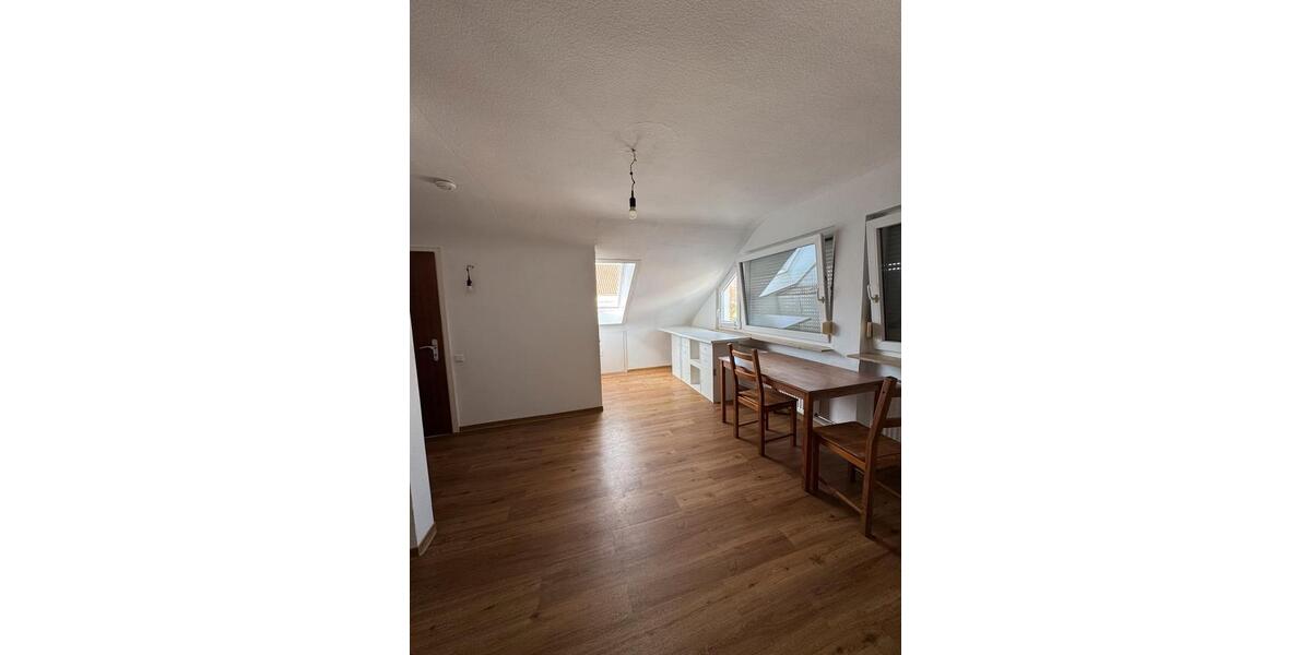 Dachgeschoßwohnung Stuttgart Feuerbach - 1 Zimmer, 28 m&sup2;, 900&euro; | Angebot:26698174
