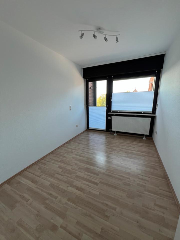 Großzügige 3-Zimmer Wohnung mit neuer Einbauküche zu vermieten zimmer