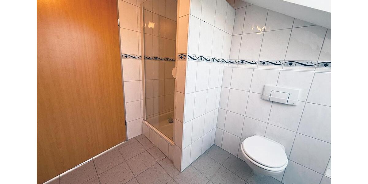 Dachgeschoßwohnung Issum - 5 Zimmer, 140 m&sup2;, 1.150&euro; | Angebot:26249906