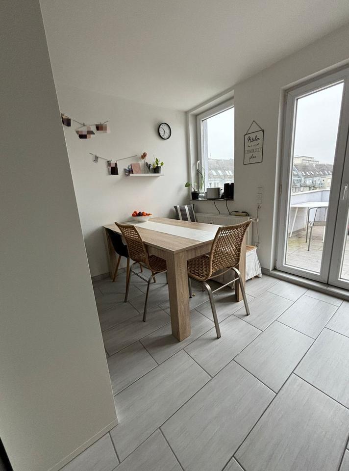 12qm WG-Zimmer + Balkon + Dachterrasse + Aufzug (5er-WG Frauen)