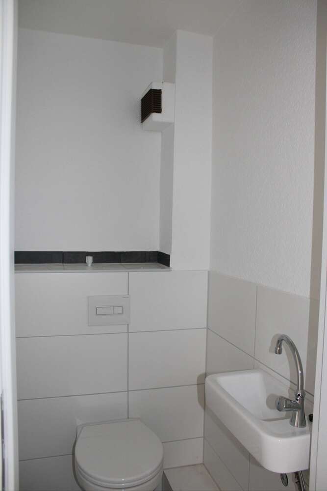ruhige 4 Zimmer-Wohnung im Hinterhaus ***frisch renoviert*** mit Balkon