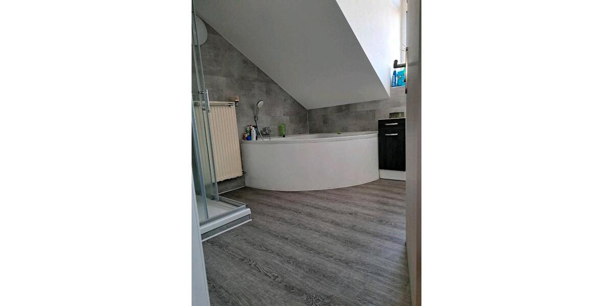 Dachgeschoßwohnung Neukirchen bei Heiligen Blut - 4 Zimmer, 135 m&sup2;, 810&euro; | Angebot:26067019