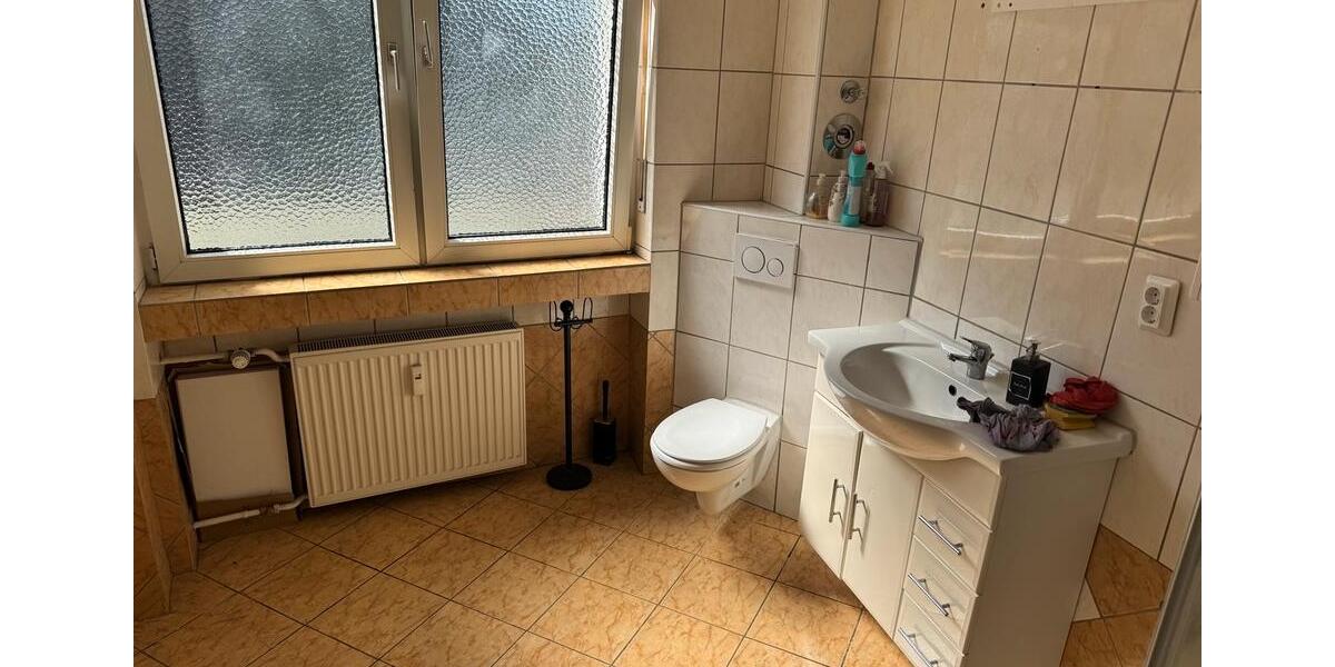 Erdgeschoßwohnung Essen Stadtbezirk III - 4 Zimmer, 84 m&sup2;, 1.200&euro; | Angebot:26072240