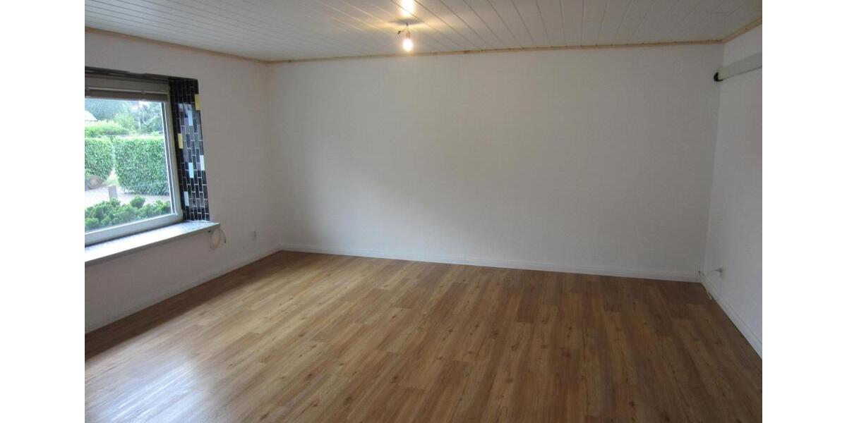 Einfamilienhaus Cadenberge - 3 Zimmer, 90 m&sup2;, 825&euro; | Angebot:25643736