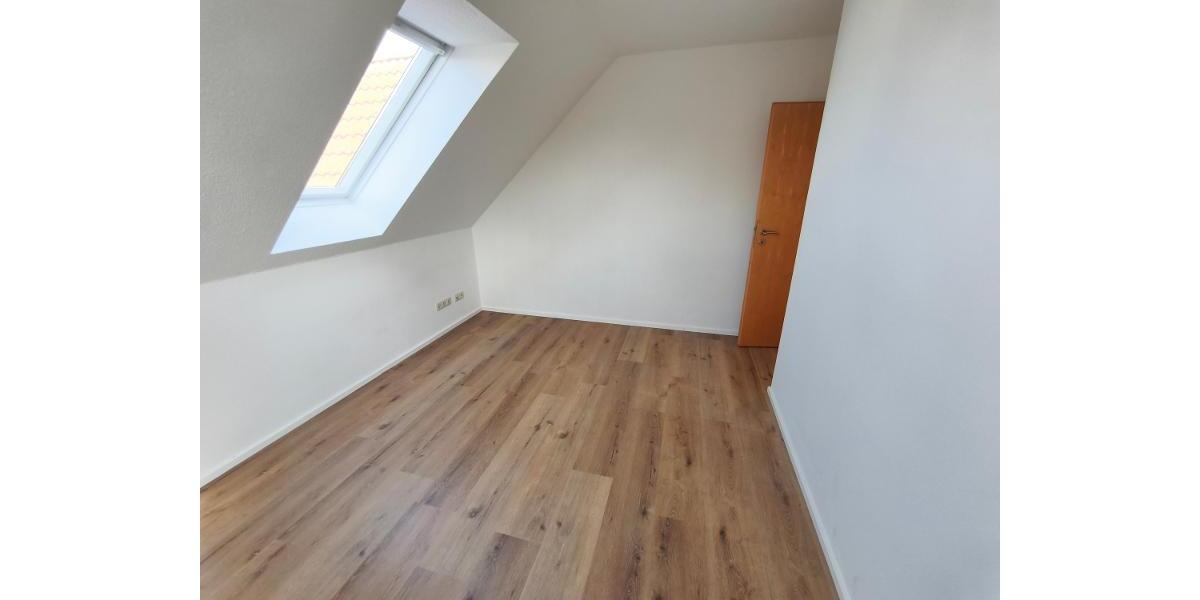 3 Zi. Wohnung im DG (1.OG) mit Balkon und Carport - Etagenwohnung Pommersfelden | Angebot:27230171