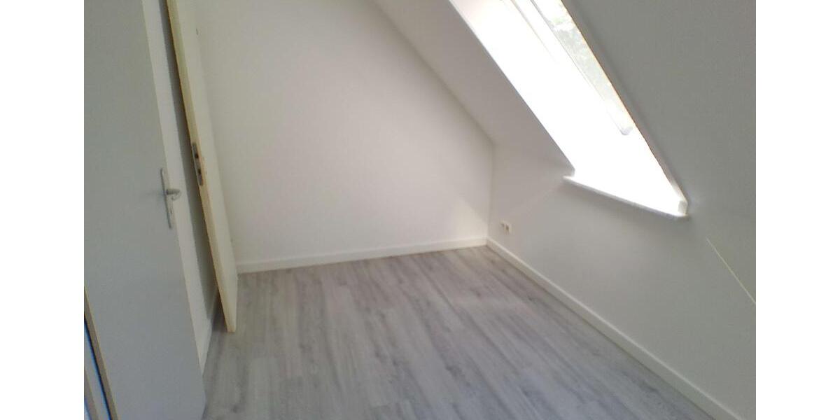 Dachgeschoßwohnung Itzehoe - 3.5 Zimmer, 81 m&sup2;, 900&euro; | Angebot:26030831