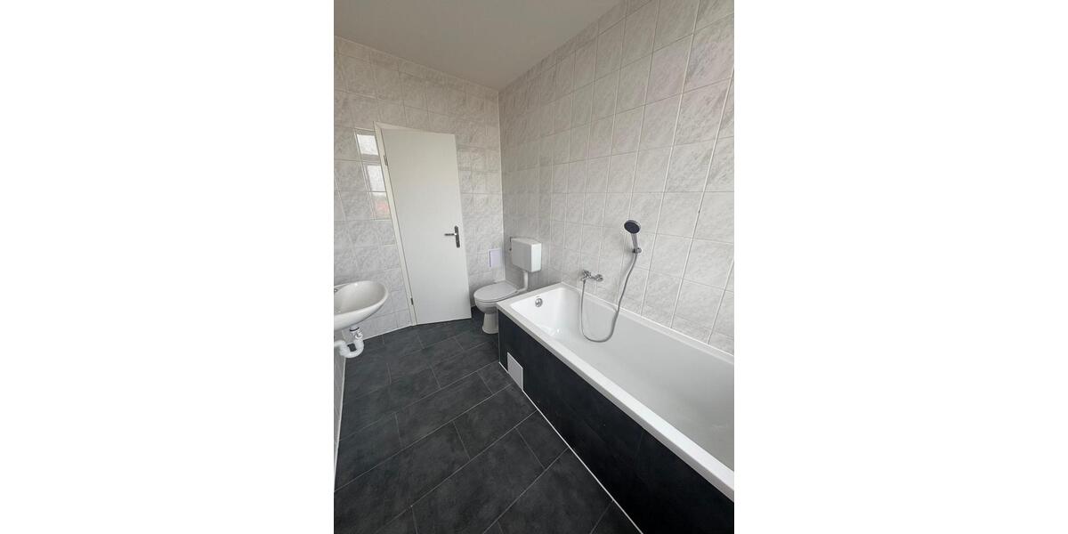 Dachgeschoßwohnung Zeitz - 1.5 Zimmer, 53 m&sup2;, 344&euro; | Angebot:26222986