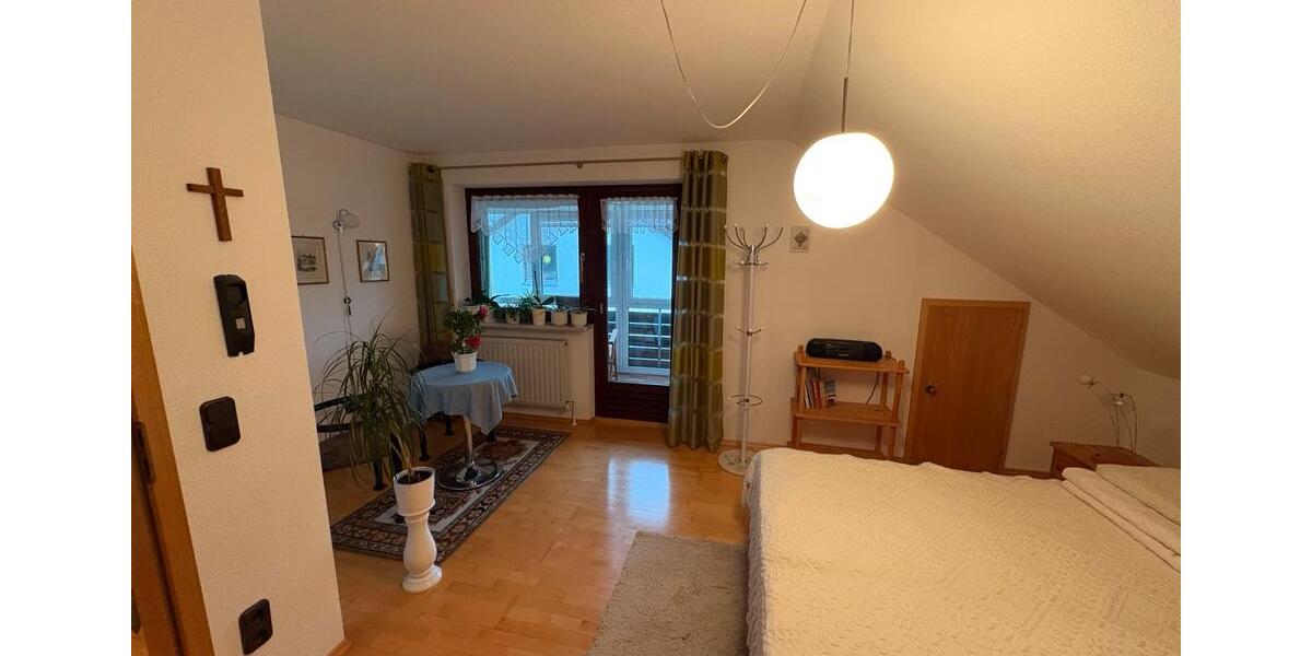 Dachgeschoßwohnung Eckersdorf - 2 Zimmer, 70 m&sup2;, 1.000&euro; | Angebot:24705396