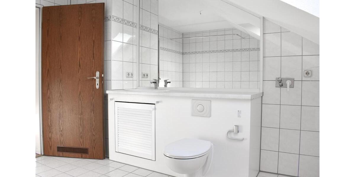 Dachgeschoßwohnung Plauen Altstadt - 3 Zimmer, 74 m&sup2;, 375&euro; | Angebot:24877917