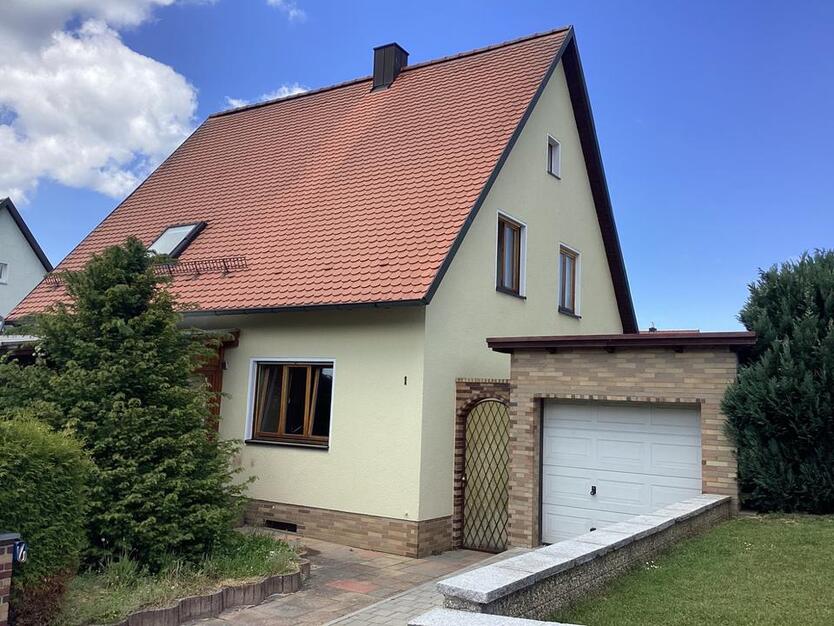 Einfamilienhaus mit Garten und Garage zu vermieten